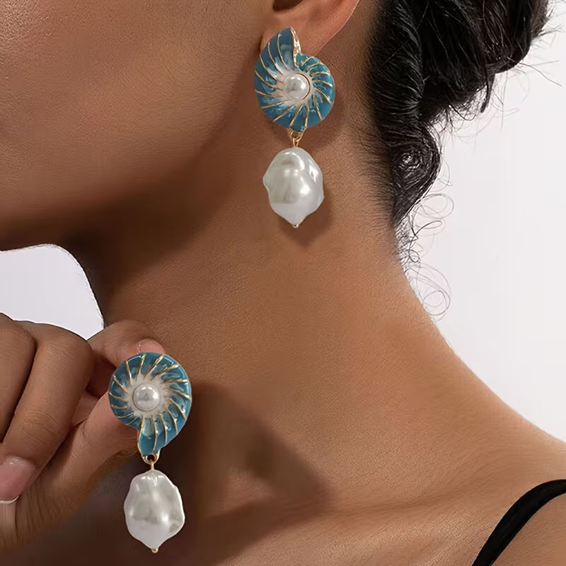 YOLANDE - Seashell Pearl Earrings
