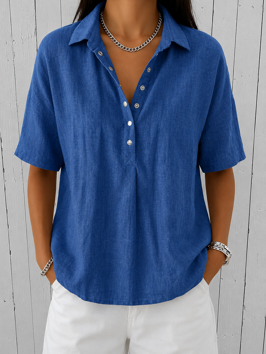 Henrietta - Blouse with Collar and Button