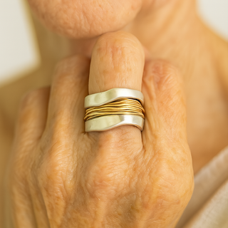 Vera | Silver Ring with Golden Threads