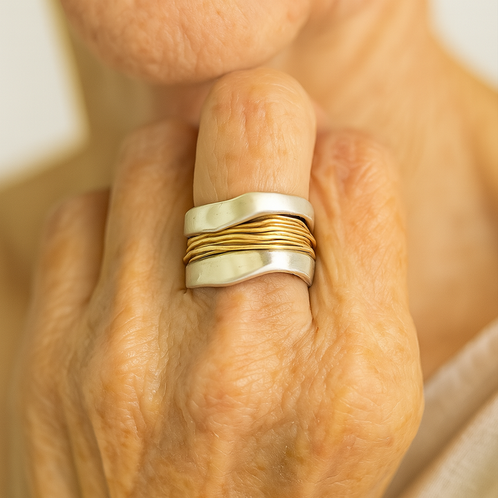 Vera | Silver Ring with Golden Threads