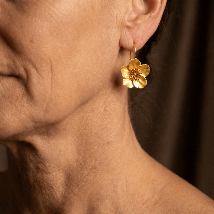 AMANDINE - Classic Flower Earrings