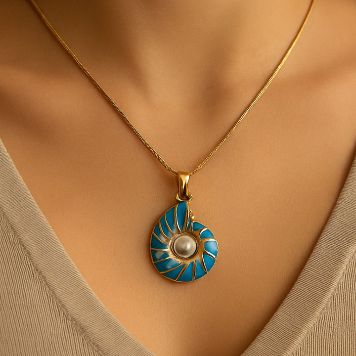 GENEVIEVE - Seashell Pearl Gold Necklace