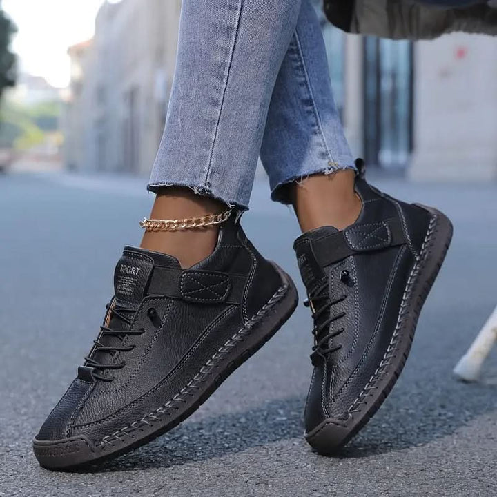 EMMANUELLE Sneakers Black