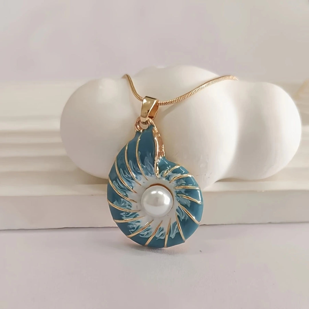 GENEVIEVE - Seashell Pearl Gold Necklace