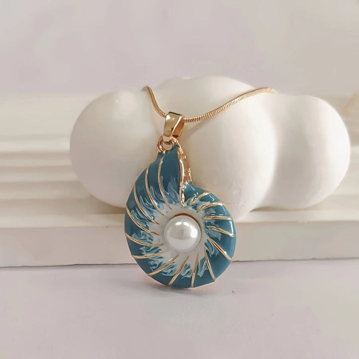 GENEVIEVE - Seashell Pearl Gold Necklace