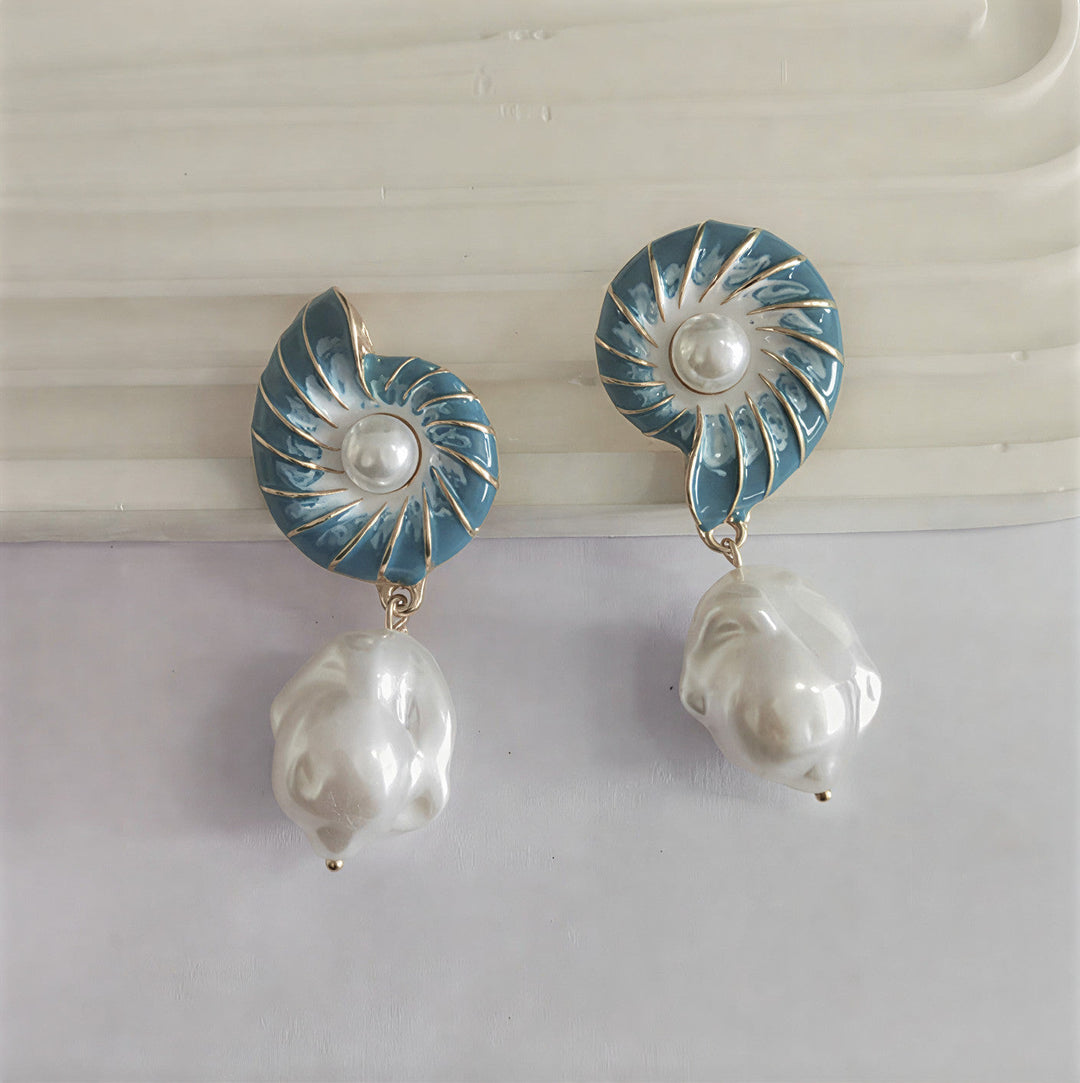 YOLANDE - Seashell Pearl Earrings