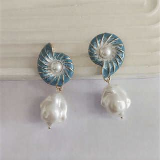 YOLANDE - Seashell Pearl Earrings