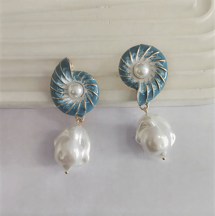 YOLANDE - Seashell Pearl Earrings