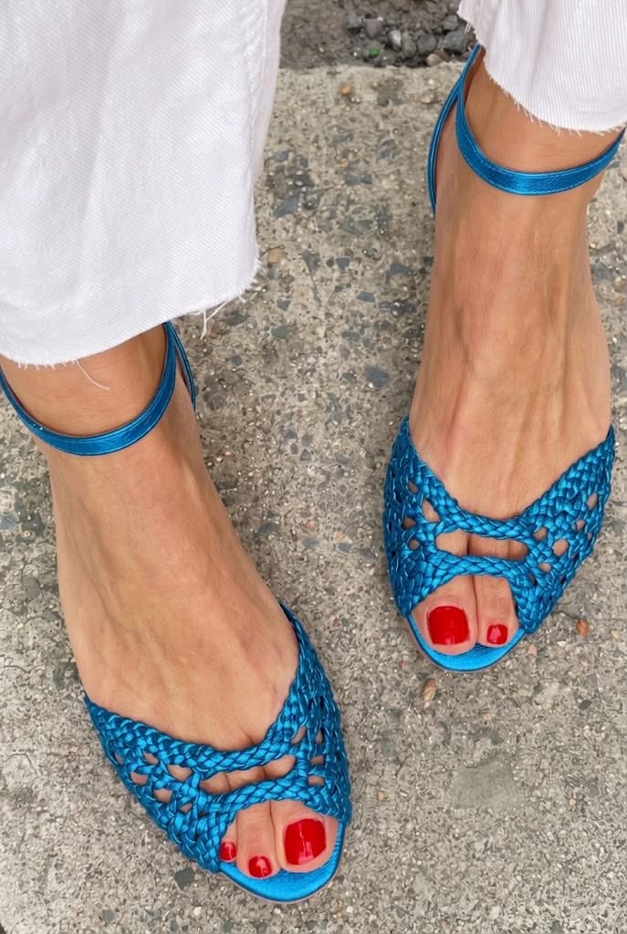 LOUISE™ - Woven Gold Sandals